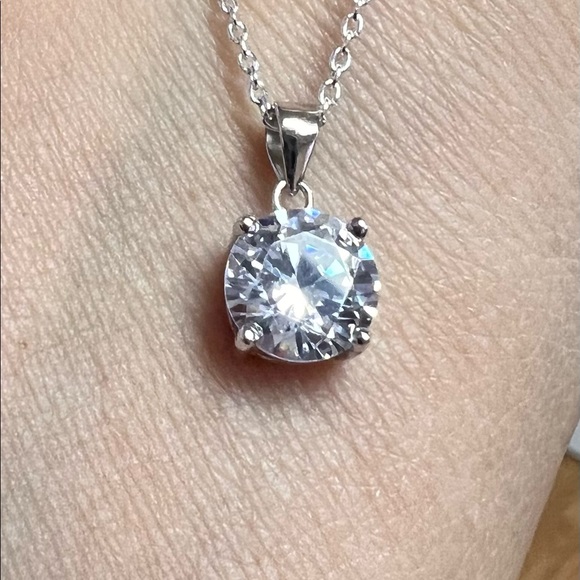 925 Sterling Silver. Solitary. Necklace - Picture 8 of 8